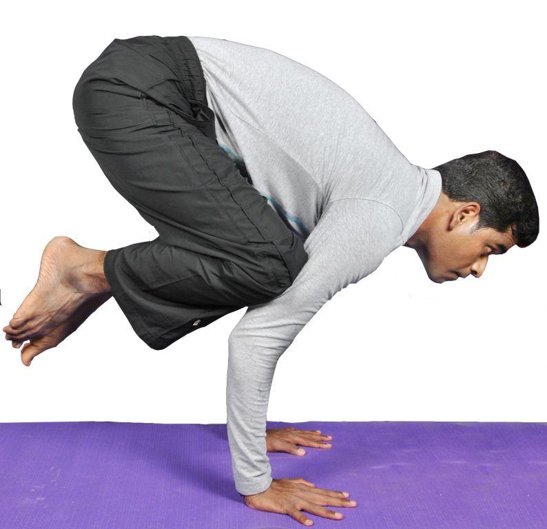 Yoga for weight loss: Try crow pose to tone your arms and legs | HealthShots