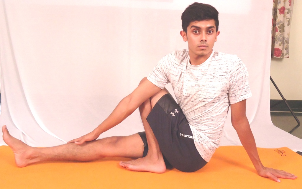 Ardha Matsyendrasana | The Half Fish Pose | Steps | Benefits | Yogic  Fitness - YouTube